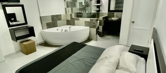 Acogedora suite para parejas con jacuzzi en la habitaciĂłn a 2 min del centro