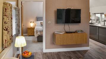 1 bedroom, WiFi (free), bed sheets