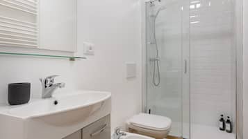 Apartment | Bathroom | Towels