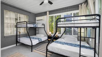 4 chambres, fer et planche à repasser, Wi-Fi, draps fournis