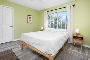 4 bedrooms, iron/ironing board, WiFi, bed sheets