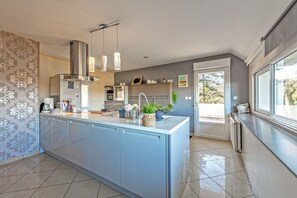 Køleskab, mikrobølgeovn, ovn, opvaskemaskine