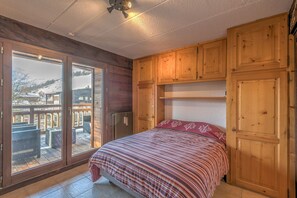 1 chambre, fer et planche à repasser, Wi-Fi gratuit, draps fournis