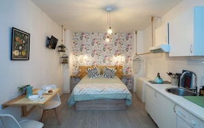 Fridge, microwave, dishwasher, coffee/tea maker