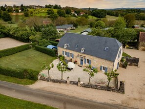 Exterior - Gîte La Mauratie with Shared Pool, Private Terrace, and Wi-Fi (Jayac)