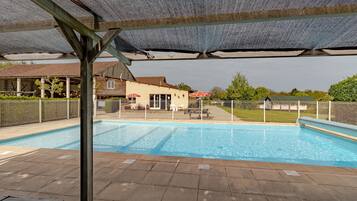 Een verwarmd zwembad