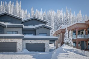 Exterior - Modern Duplex w/ private hot tub, EV charger & media room - pet friendly too! (Silver Star Mountain)