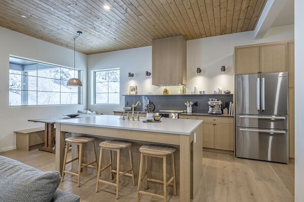 Fridge, microwave, oven, stovetop - Modern Duplex w/ private hot tub, EV charger & media room - pet friendly too! (Silver Star Mountain)