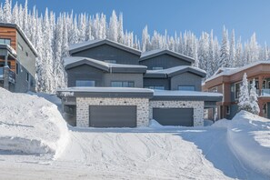 Exterior - Modern Duplex w/ private hot tub, EV charger & media room - pet friendly too! (Silver Star Mountain)