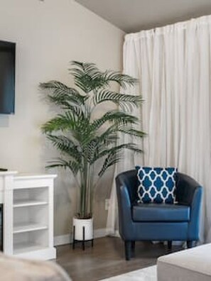 TV - Chic Retreat in Prime Location (Richland)