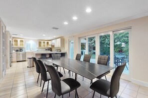 Dining - Spacious & sunny retreat with private pool & patio - near beaches & golf (Lauderdale by the Sea)