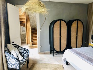 4 slaapkamers, een strijkplank/strijkijzer, gratis wifi, beddengoed