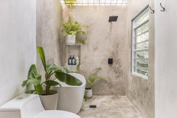 Shower, hair dryer, towels, soap - Lush Home-Esperanza-Salt Pool- close to Beach (Esperanza)