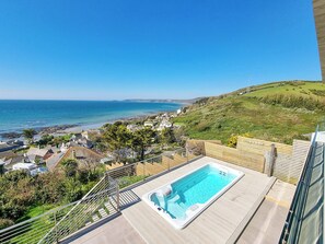 Outdoor spa tub - 4 bedroom accommodation in Torpoint (Torpoint)