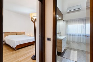 3 soverom, strykejern/-brett, wi-fi (inkludert) og sengetøy