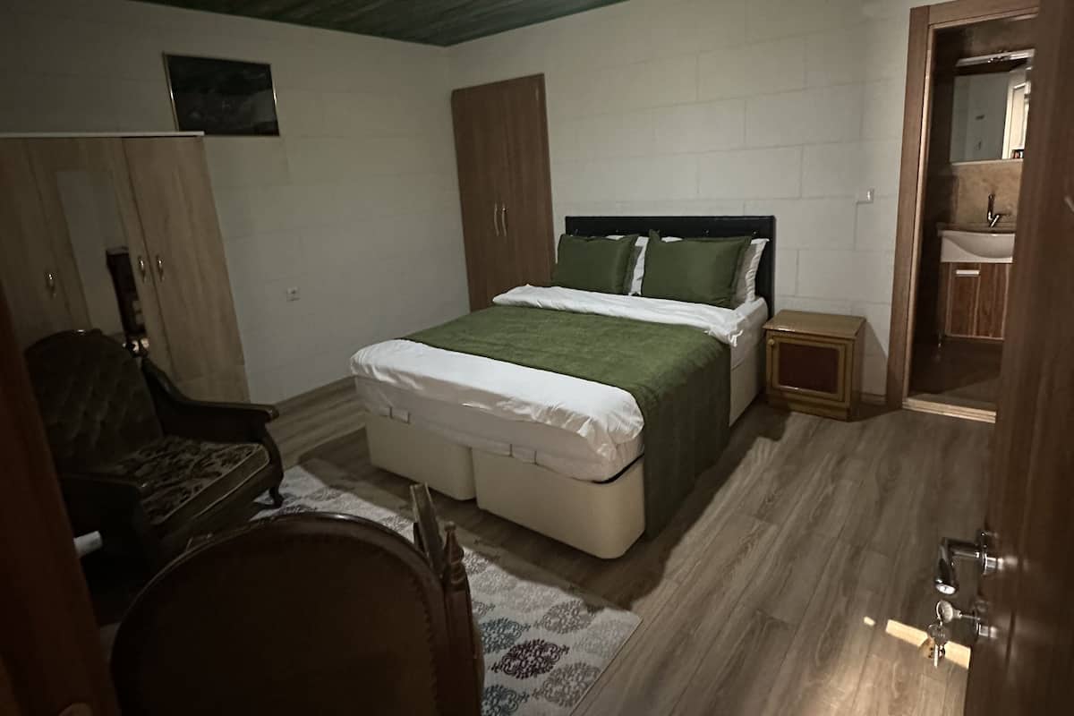 Junior Room, 1 Bedroom, Non Smoking | 1 bedroom, individually decorated, individually furnished, desk