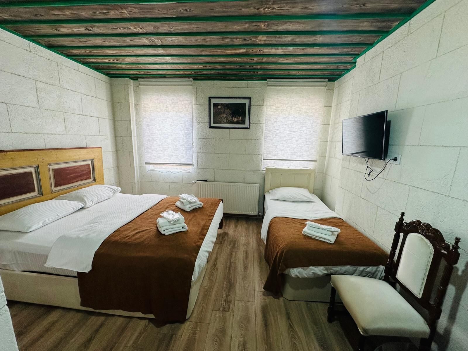 デラックス スイート ベッド (複数台) ガーデンビュー | 客室ごとに異なる装飾、客室ごとに異なるインテリア、デスク、ノートパソコン用作業スペース