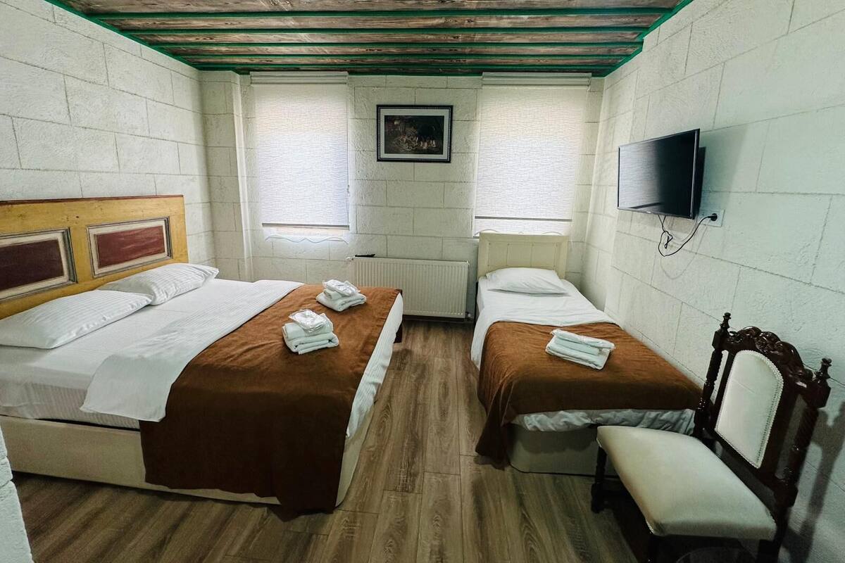 Deluxe Suite, Multiple Beds, Garden View | 1 bedroom, individually decorated, individually furnished, desk