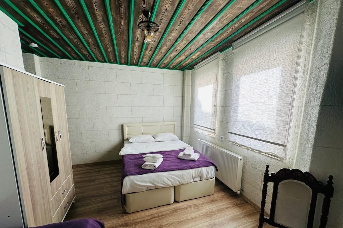Signature Room | 1 bedroom, individually decorated, individually furnished, desk
