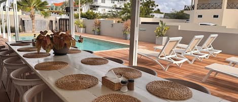 Desayuno buffet (EUR 15 por persona)