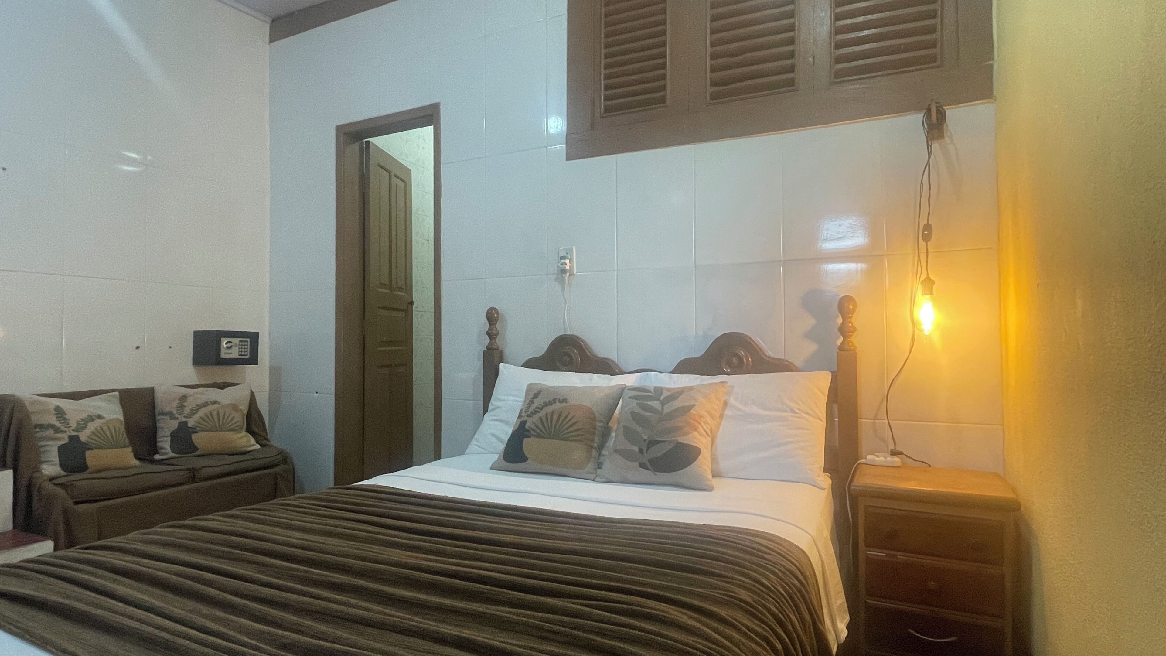 Classic double room with private bathroom | Premium bedding, in-room safe, iron/ironing board, free WiFi