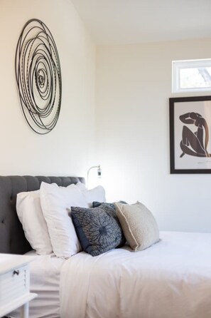 2 bedrooms, desk, iron/ironing board, free WiFi
