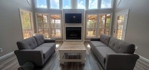 Smart TV, fireplace