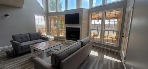 Pickwick- Screened Patio ON Tennessee River 7th Nt FREE- Dogs Allowed

