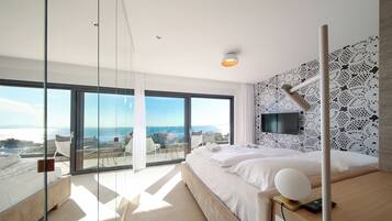 Brankas dan didekorasi berbeda-beda