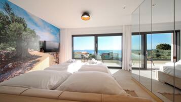 Brankas dan didekorasi berbeda-beda