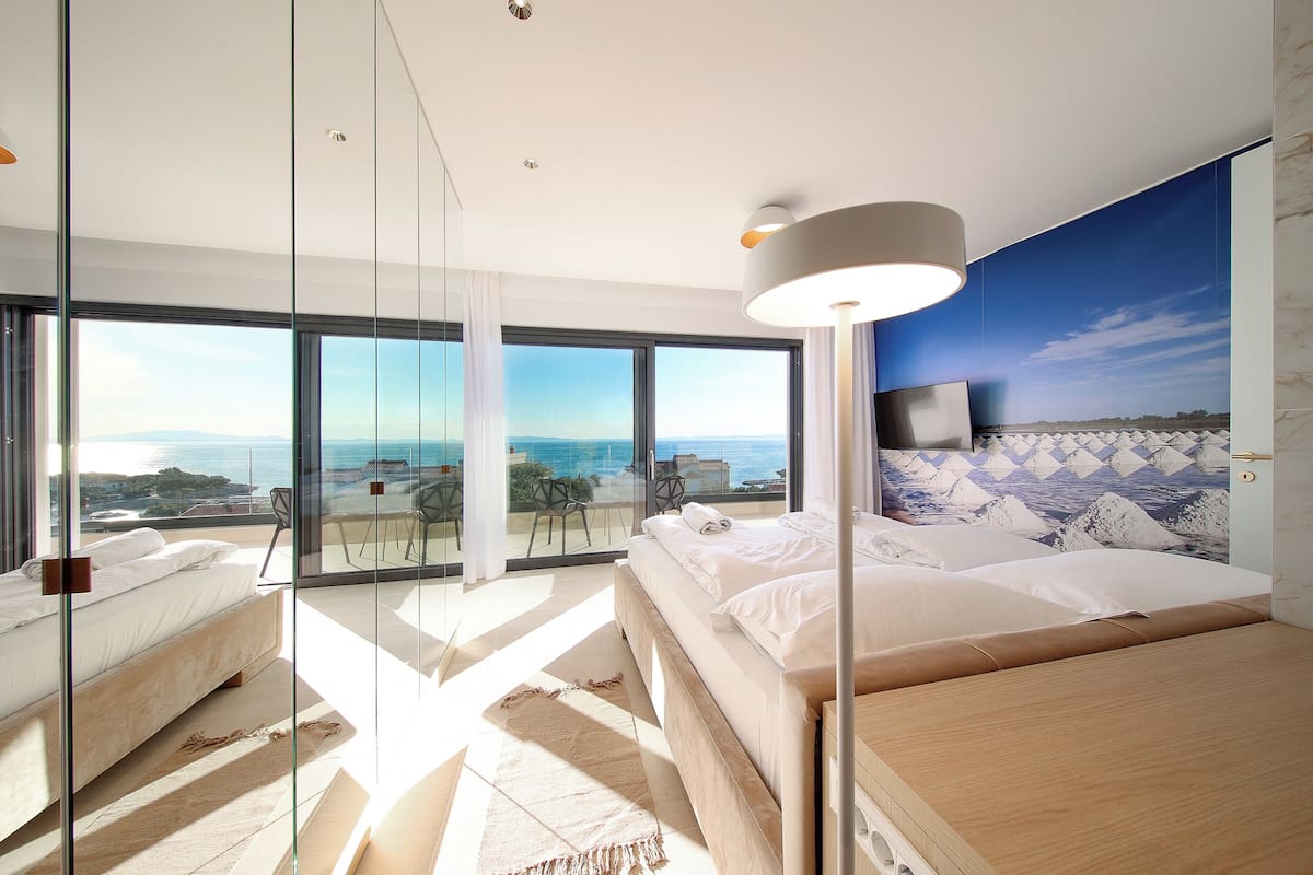 3 quartos, cofres nos quartos, individualmente decorados