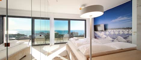 3 bedrooms, in-room safe, individually decorated, individually furnished
