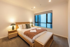 3 slaapkamers, een strijkplank/strijkijzer, internet, beddengoed