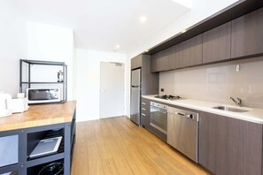 Kühlschrank, Mikrowelle, Ofen, Geschirrspüler