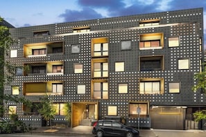 Exterior - Cozy 1Bed Unit in leafy Carlton - 10 mins from CBD (Carlton)