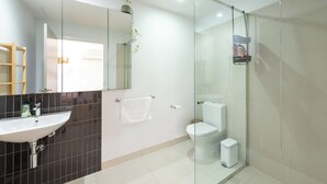Unclassified image, 3 of 10, button - Cozy 1Bed Unit in leafy Carlton - 10 mins from CBD (Carlton)