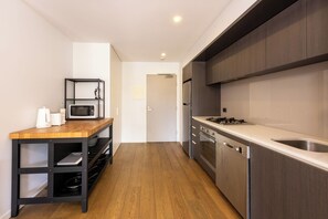 Private kitchen - Cozy 1Bed Unit in leafy Carlton - 10 mins from CBD (Carlton)