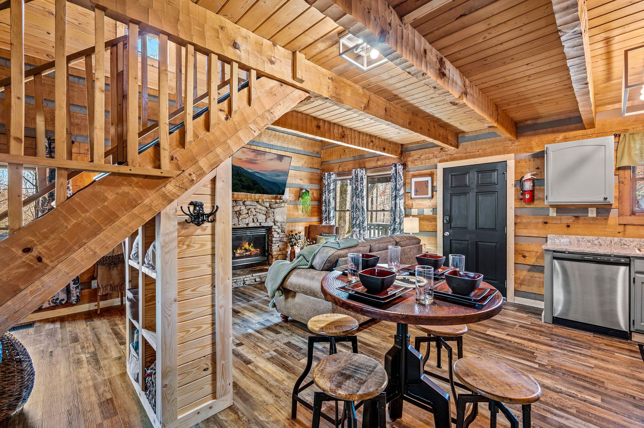 Cabaña clásica | 1 habitación, muebles diferentes y escritorio 