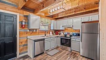 Classic Cabin | Private kitchen | Full-sized fridge, microwave, oven, stovetop