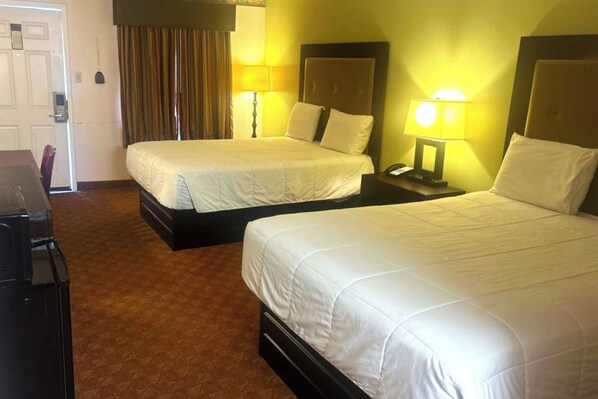 Desk, iron/ironing board, free WiFi, bed sheets - Victorian Inns By OYO Whitesboro U.S. Hwy 82 (Whitesboro)