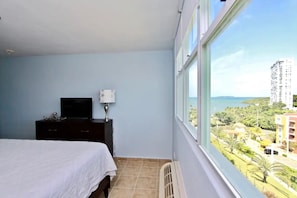 3 habitaciones, tabla de planchar con plancha, wifi y ropa de cama