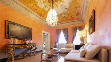 Fernseher, DVD-Player, Stereoanlage