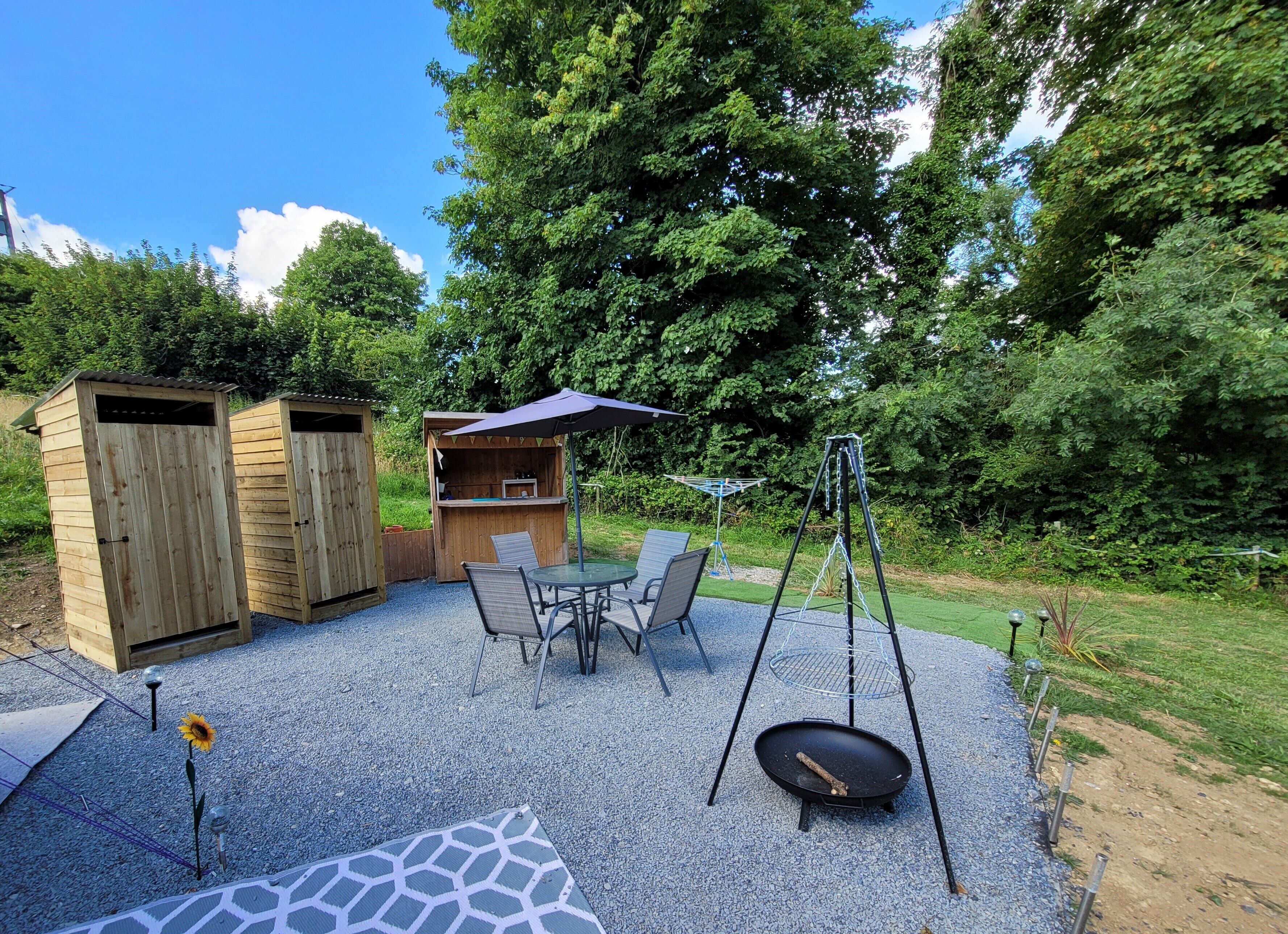 Telt (Puffball Geo Dome) | Senger med overmadrass, individuelt dekorert og individuelt innredet