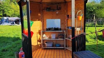 Tienda (Squirrel Lodge) | Colchones con acolchado adicional y decoración individual