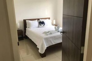 3 bedrooms, iron/ironing board, WiFi, bed sheets - Costa Linda 1-19, new place, 200mts from the beach (Jaco)