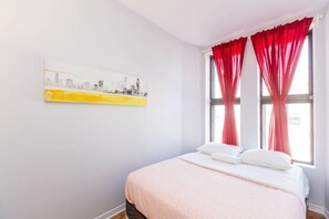 4 habitaciones, tabla de planchar con plancha, wifi y ropa de cama 