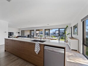Interior - Mariners Cove Luxury Canal Home (Dudley Park)