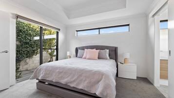 4 bedrooms, desk, iron/ironing board, travel cot