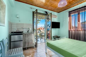 1 bedroom, free WiFi, bed sheets