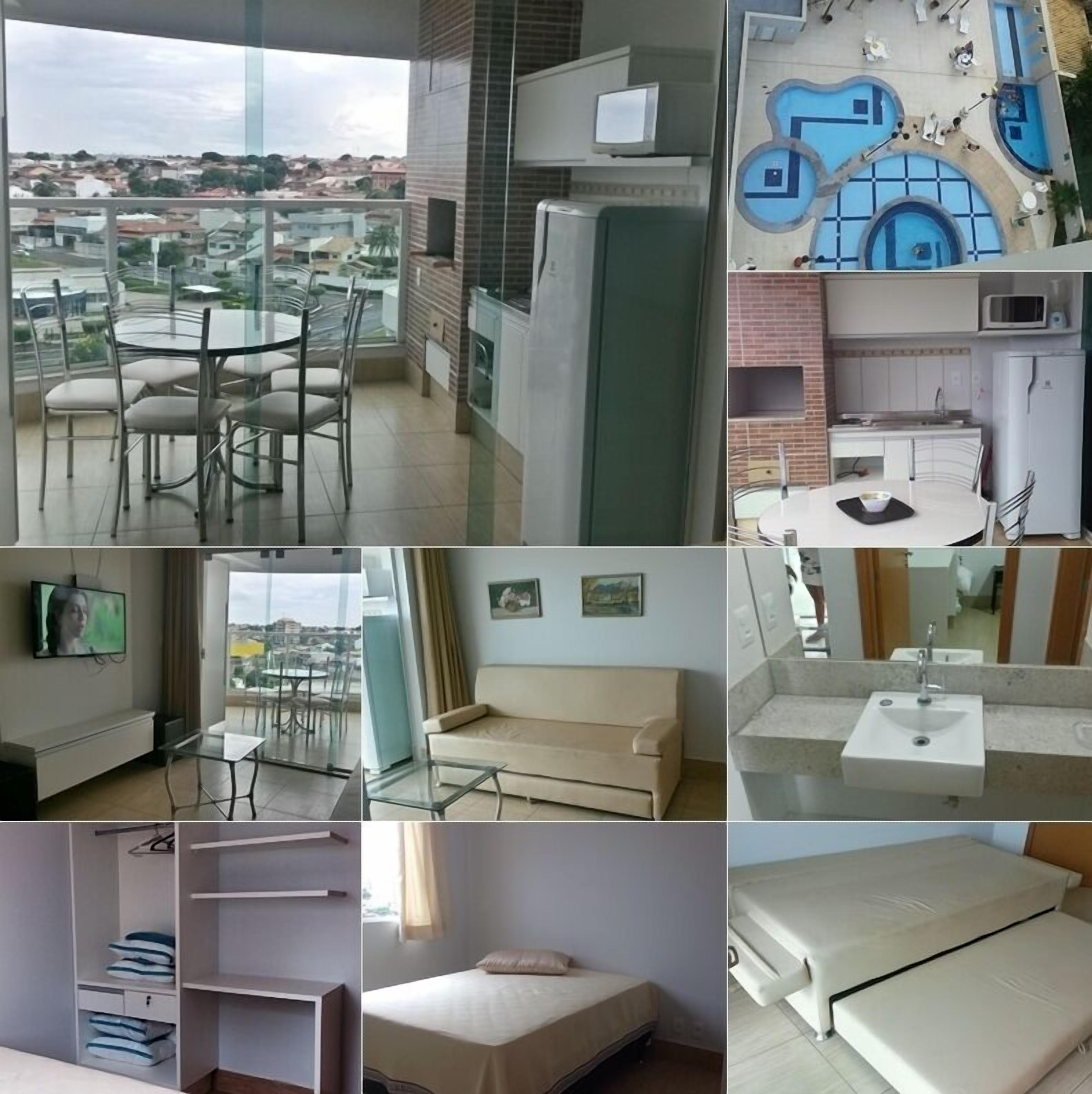 Quarto de hotel com varanda, área de refeições, cozinha, banheiro e cama.